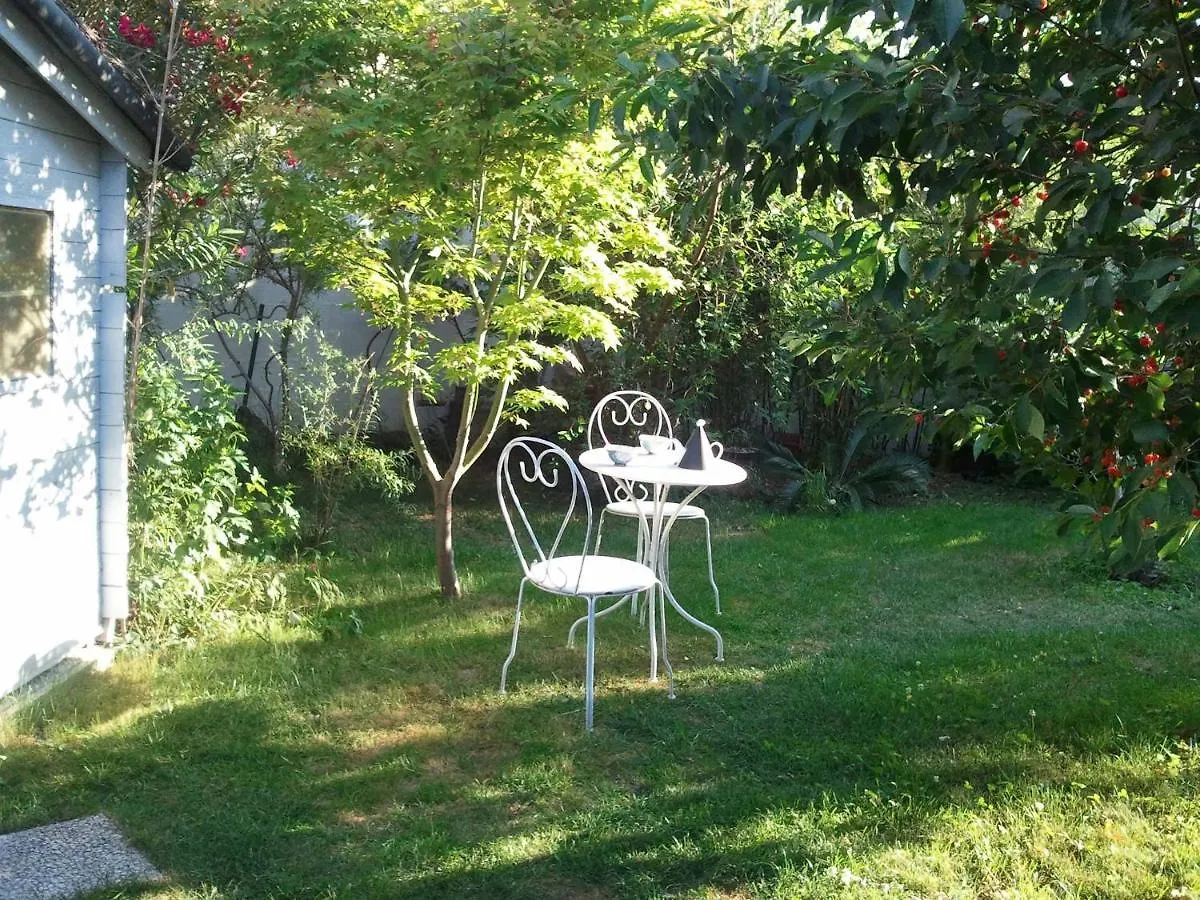 Les Petits Poissons Bed & Breakfast Avignon 0*,